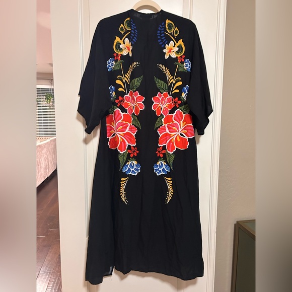 Never Worn ๐บ๐๐ผ Flying Tomato Black Floral Kimono Swim Coverup ๐ผ๐๐บ - Picture 8 of 10